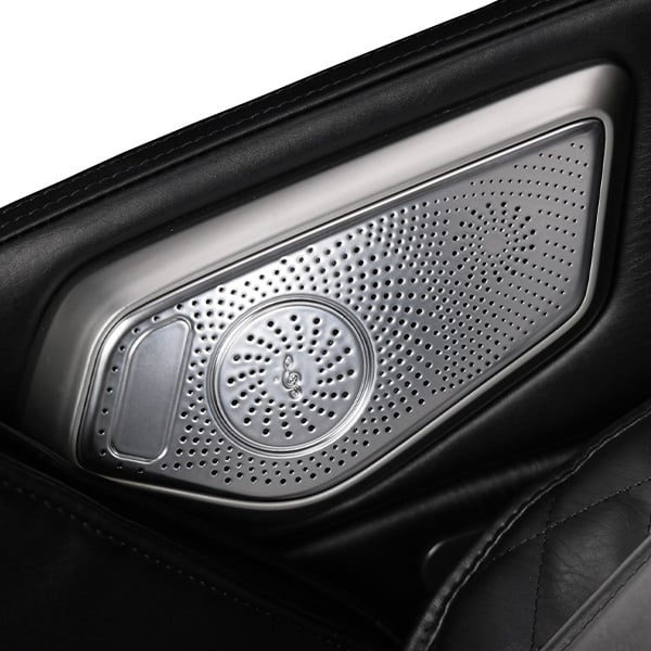 600 x 600-speaker Kyota Kiyomi M698 4D Massage Chair
