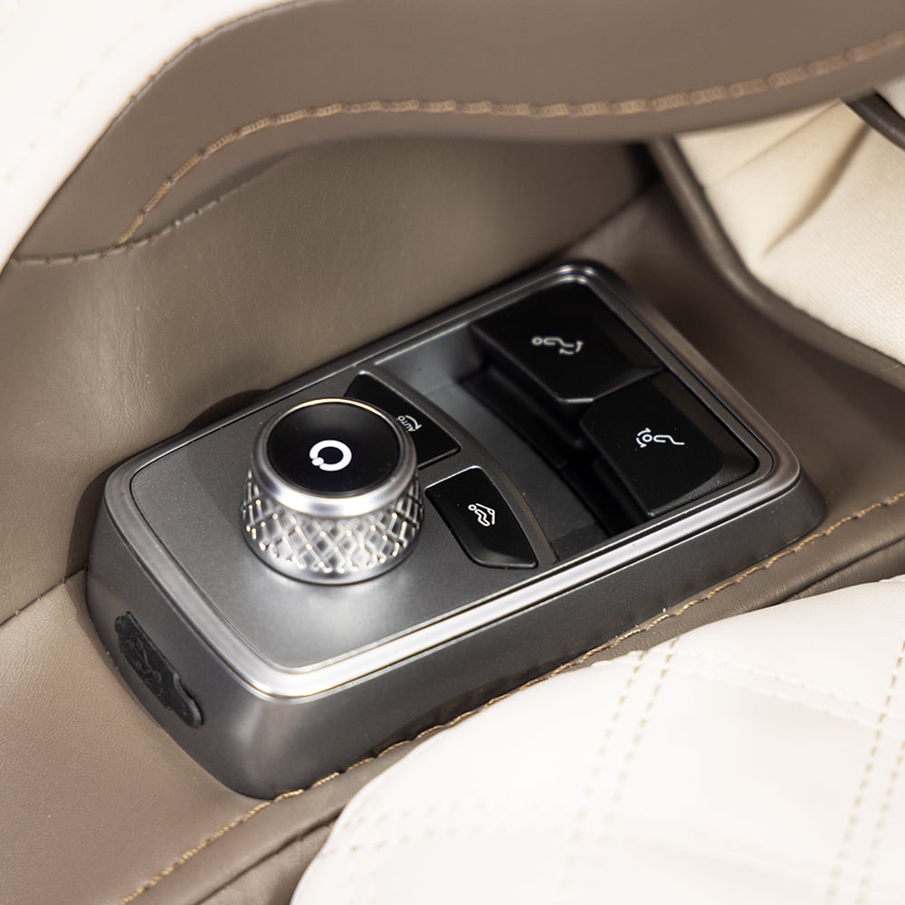 infinity_celebrity_beige_panel_1000 x 1000 Infinity Celebrity Elite 4D Massage Chair - Greige/Beige